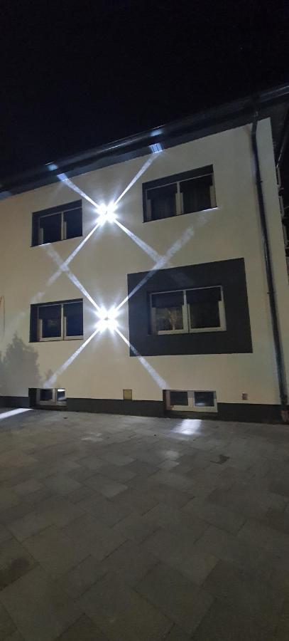 Ferienwohnung Blue Diamond **** Varaždin Exterior foto